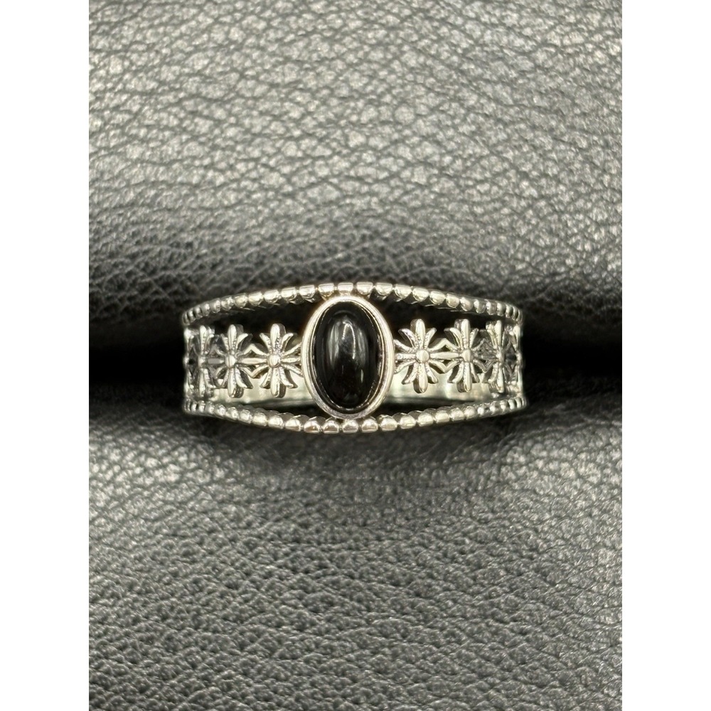 New Condition Sterling Silver Onyx Flowers Ring Size 7 G24